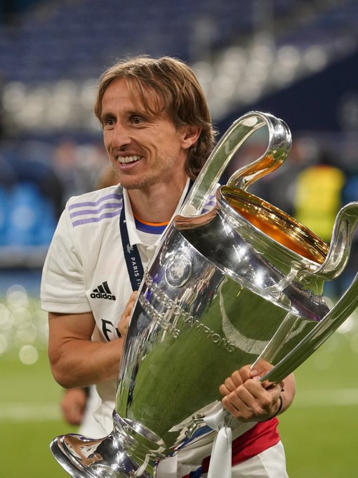 莫德里奇发文庆祝米兰大逆转